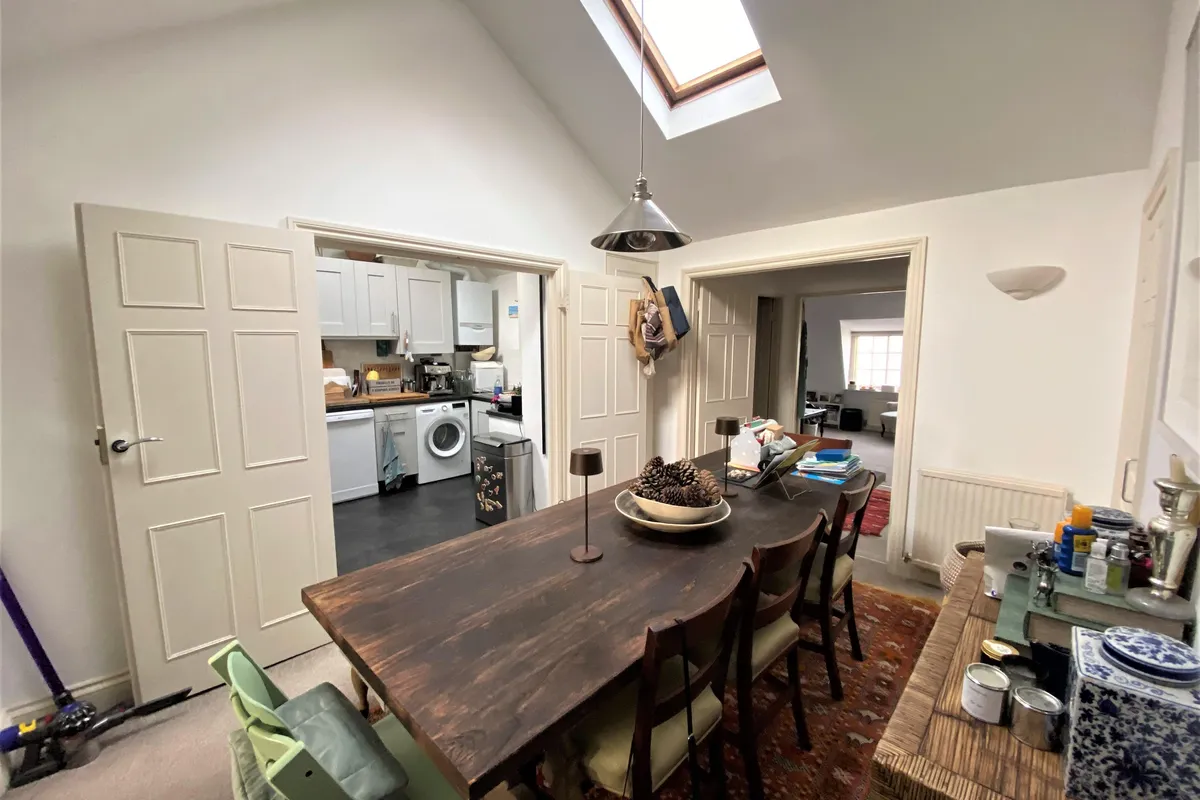 Flat Royal York Crescent in Bristol
