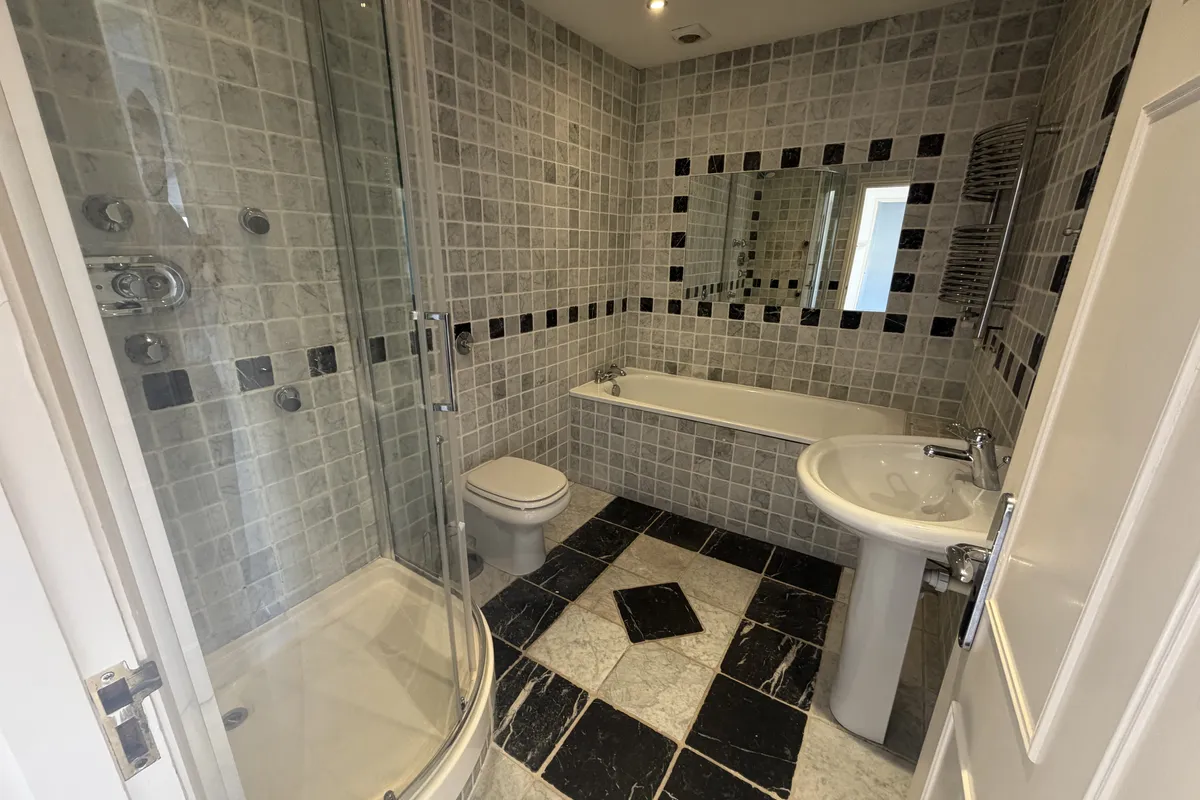 Flat Royal York Crescent in Bristol