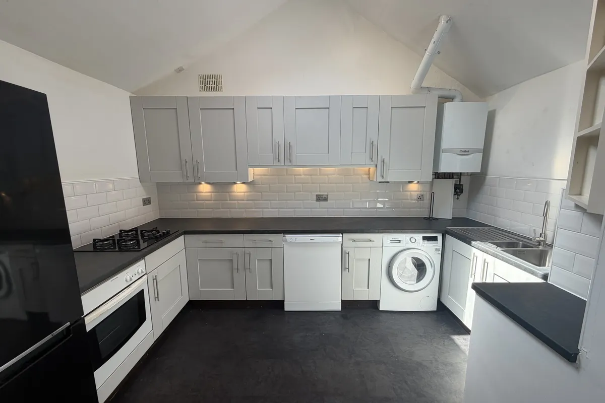 Flat Royal York Crescent in Bristol