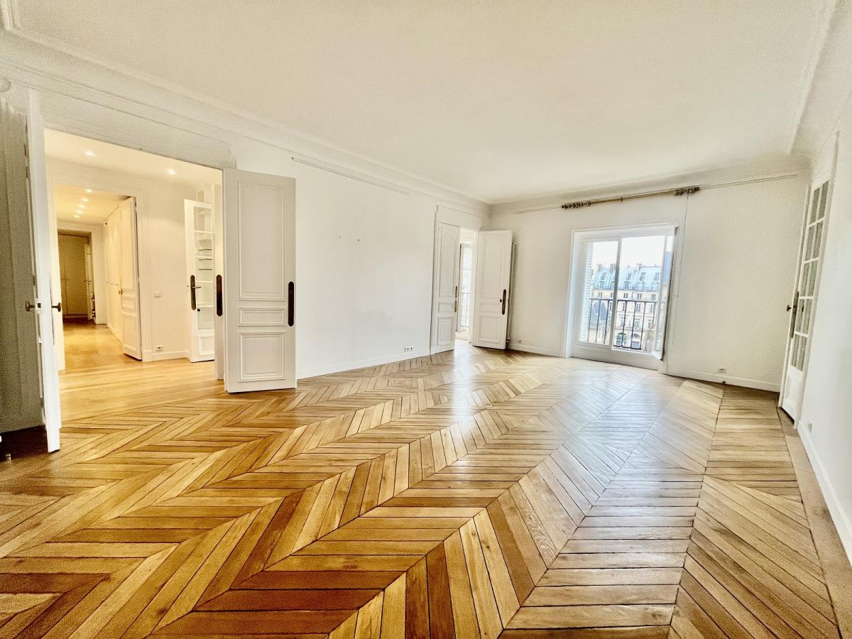 Flat Rue de l'Amiral de Coligny in Paris
