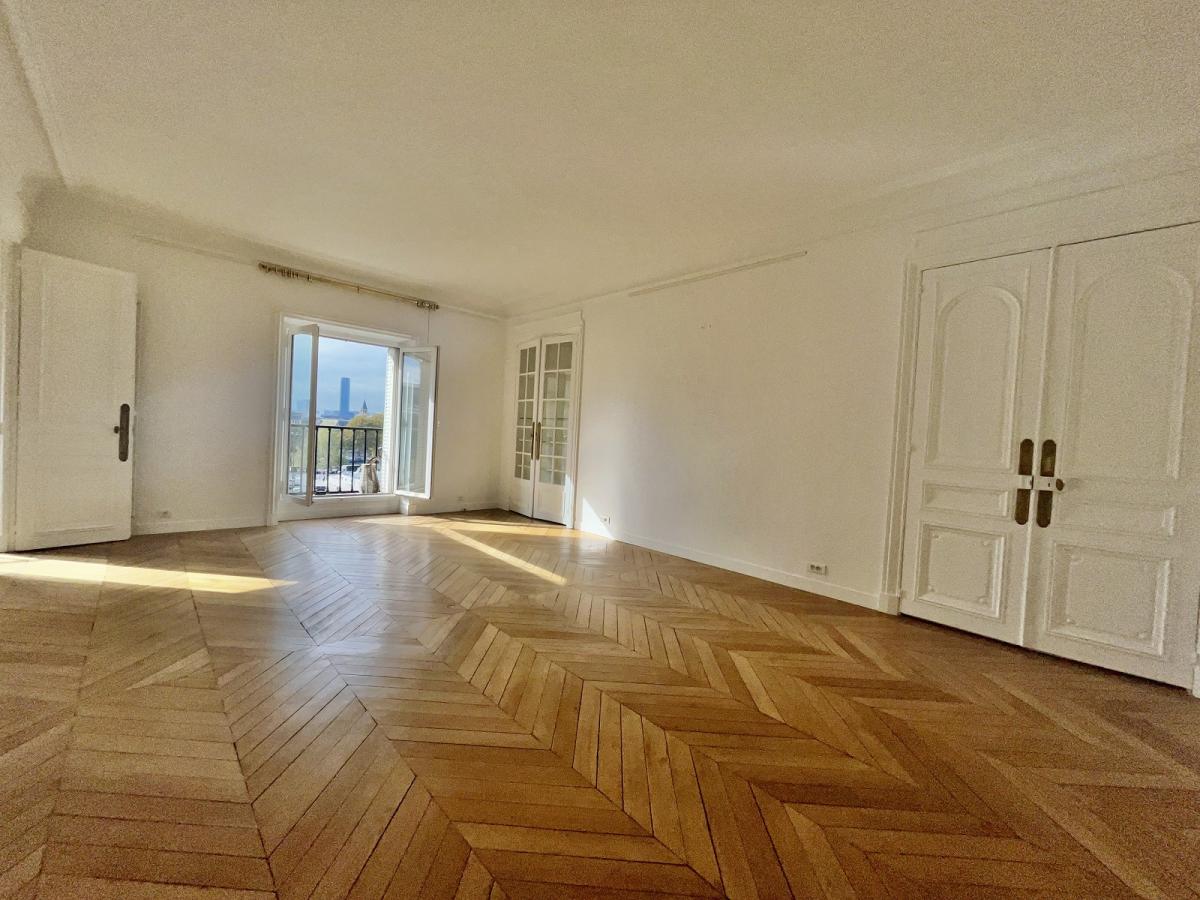 Flat Rue de l'Amiral de Coligny in Paris
