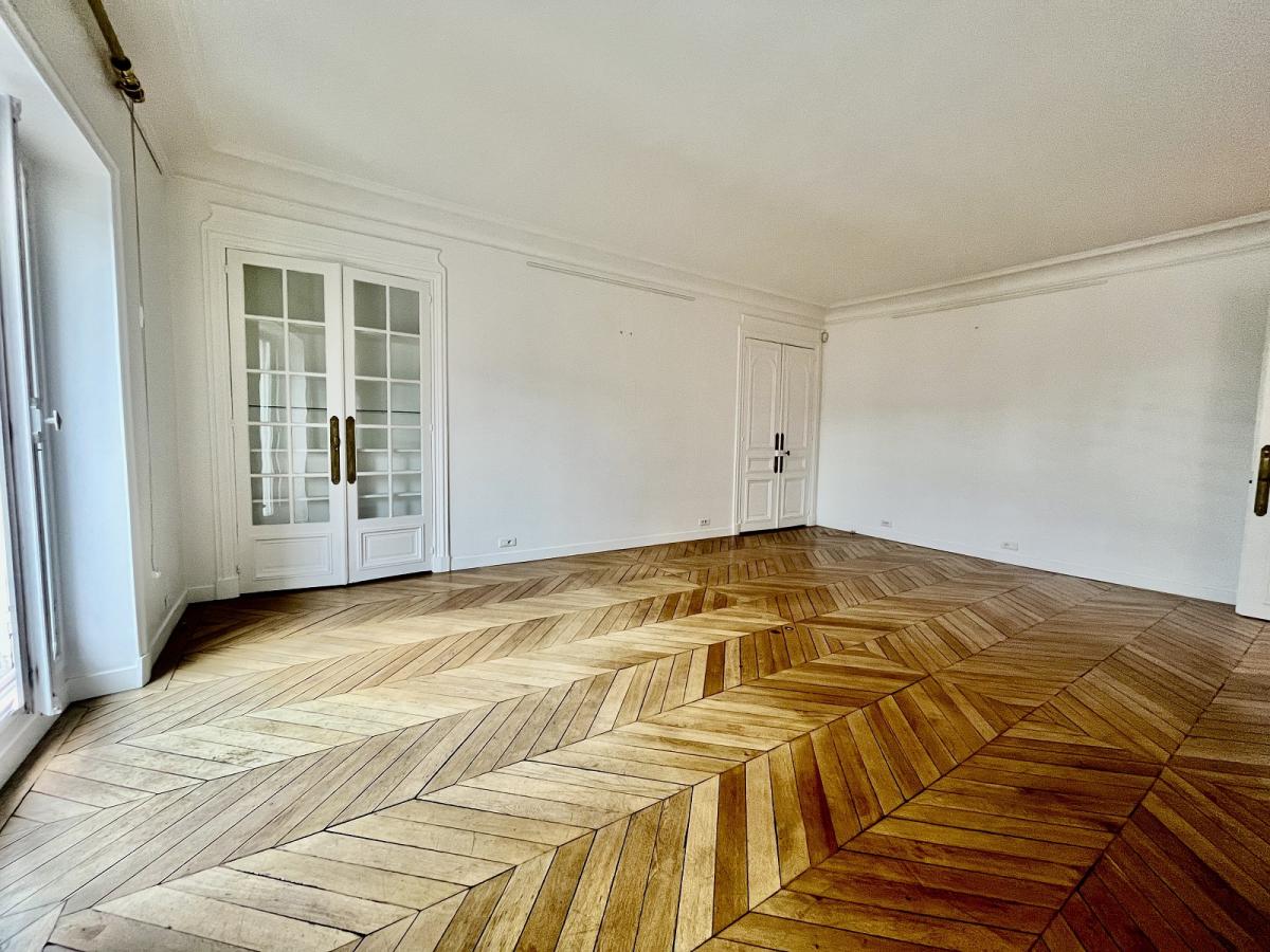 Flat Rue de l'Amiral de Coligny in Paris