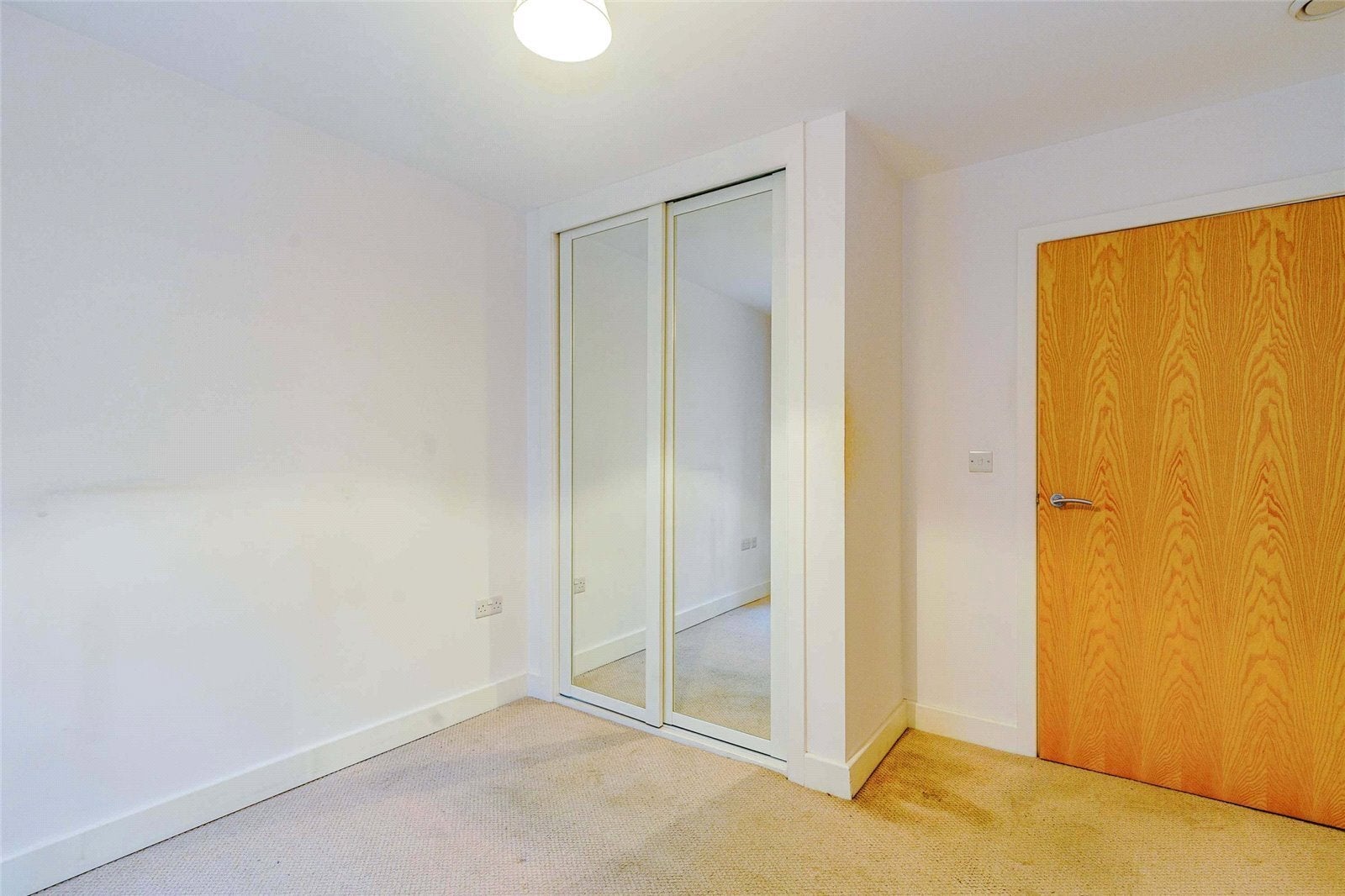 Flat Marketfield Way in Reigate and Banstead