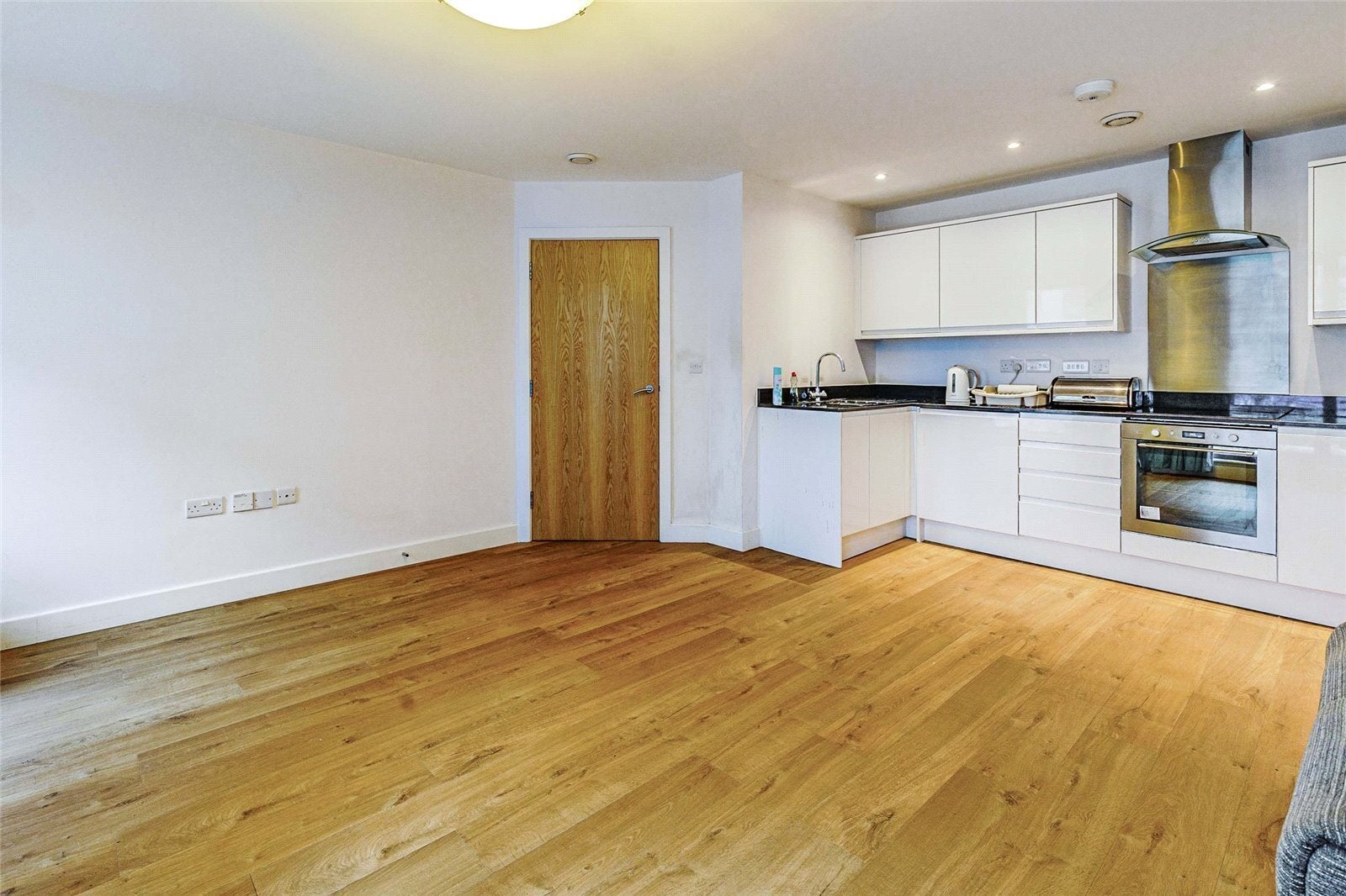 Flat Marketfield Way in Reigate and Banstead