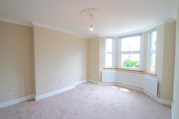 Flat Wellesley Road in London