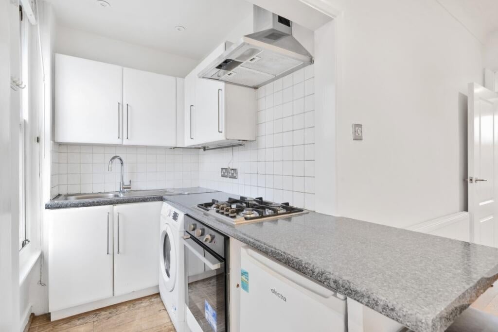 Flat Eastbrook Road in Greater London