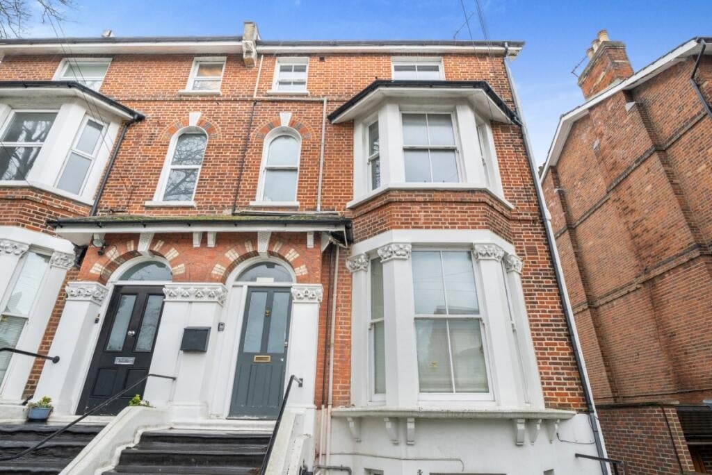 Flat Eastbrook Road in Greater London