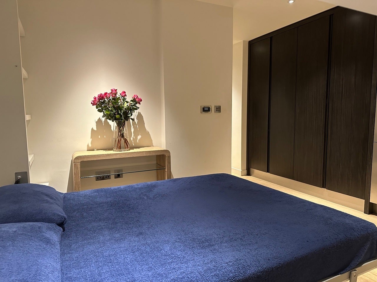 Flat Biscayne Avenue in Greater London