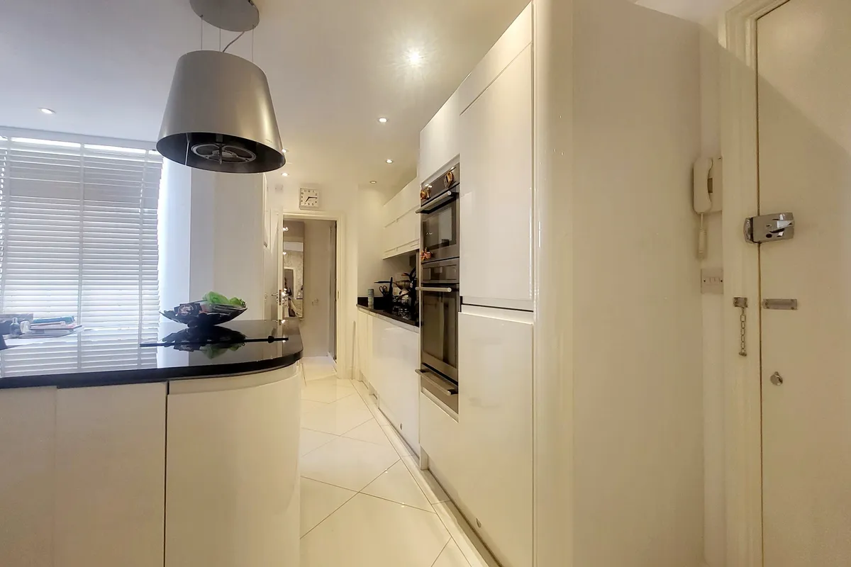 Flat Queen Square in Greater London