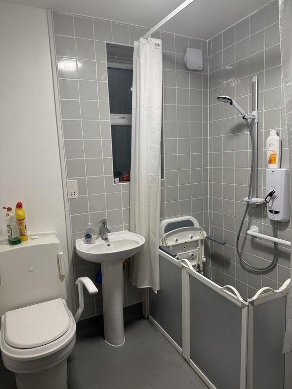 Room Culvert Road in Greater London