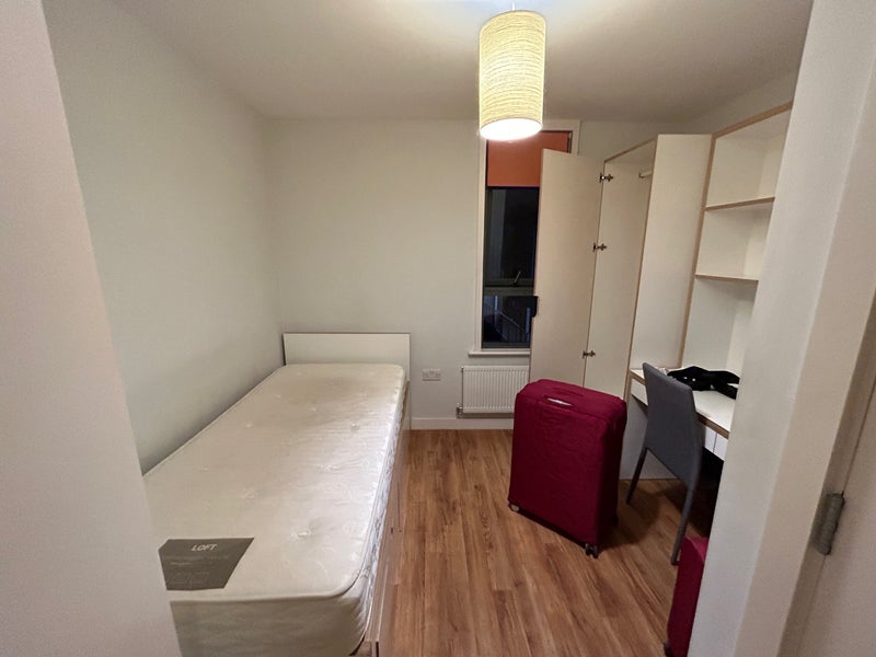 Room Mile End Road in Greater London