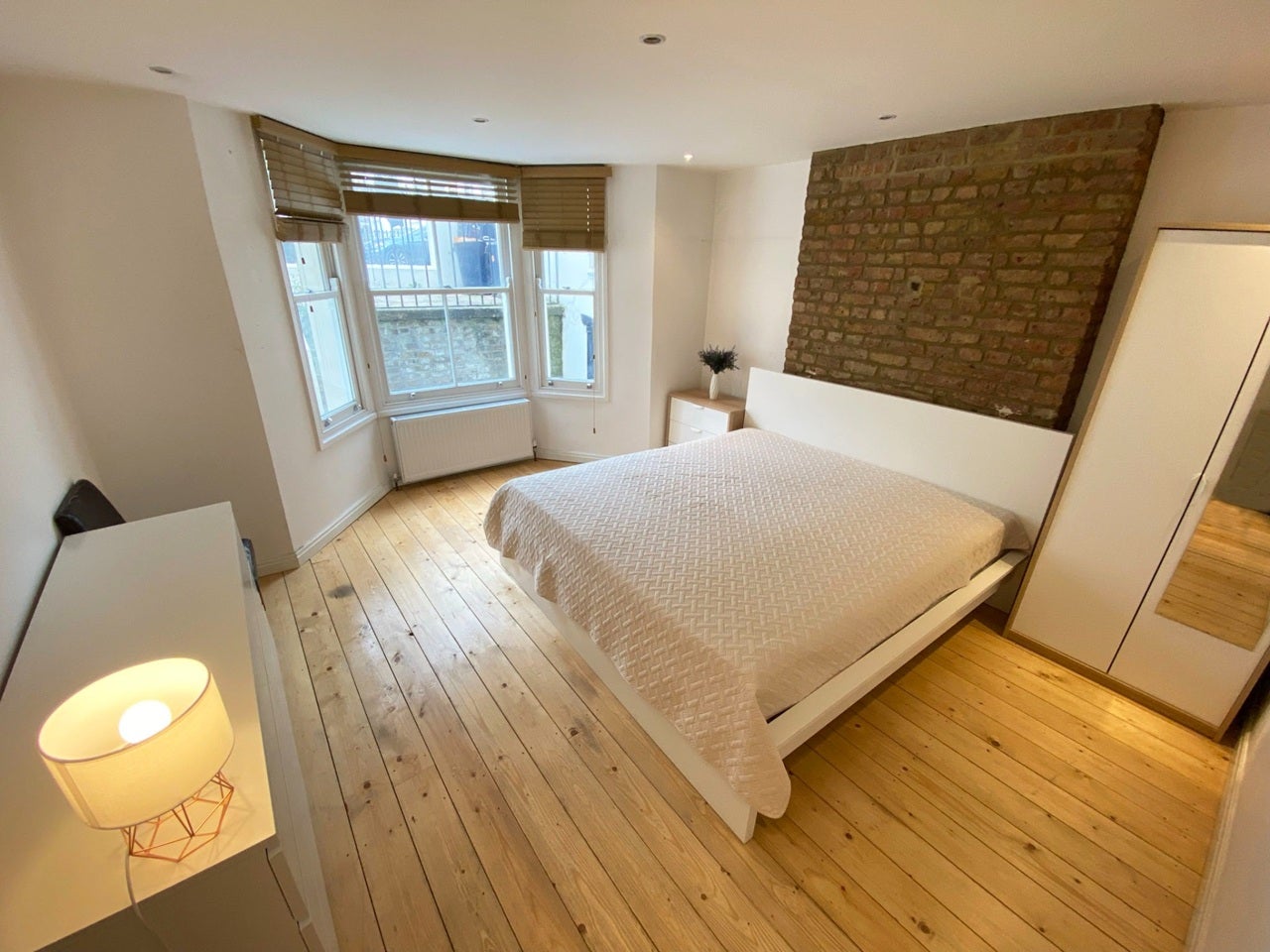 Room Lydford Road in City of Westminster