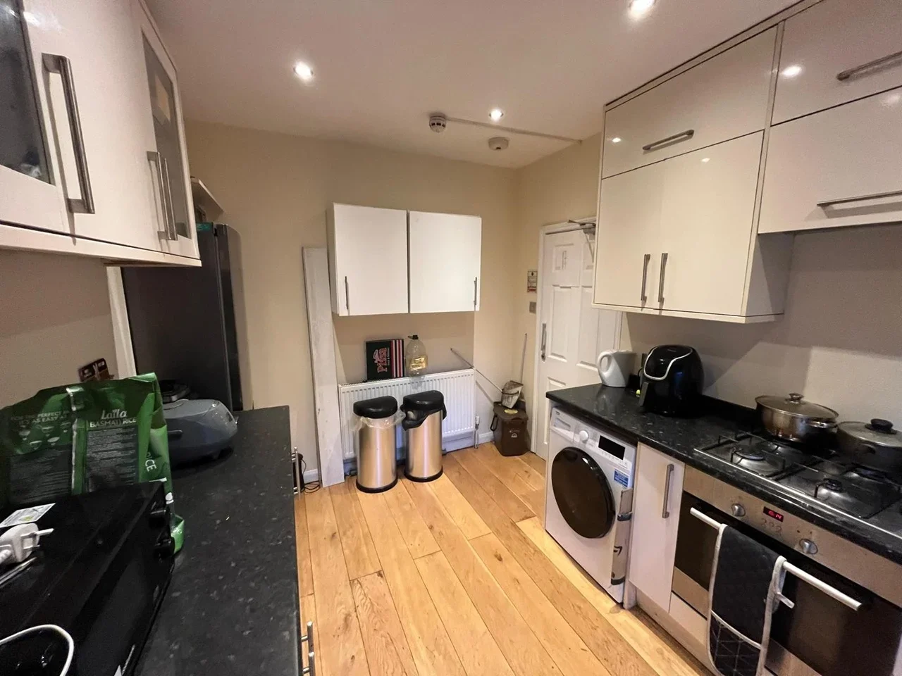 Room Queenstown Road in Greater London