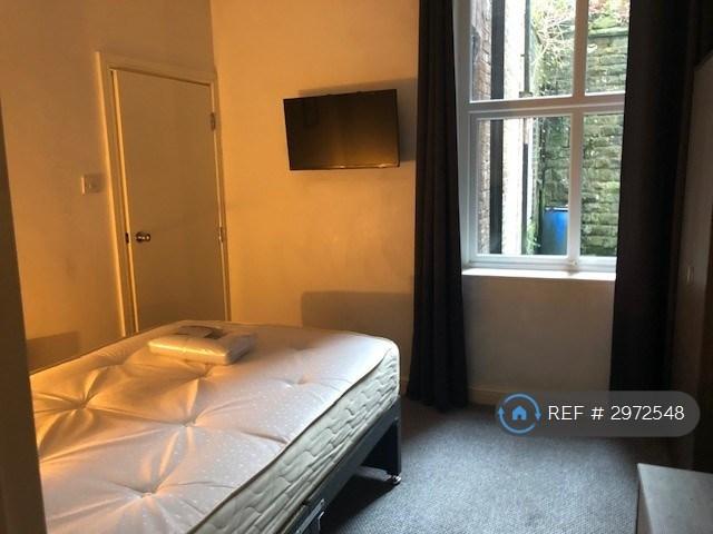 Room Stamford Road in Tameside