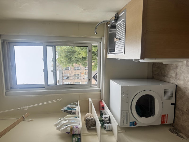 Room Thirlestane Road in City of Edinburgh