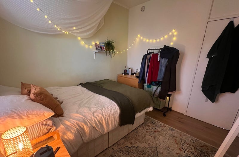Room Burder Close in Greater London