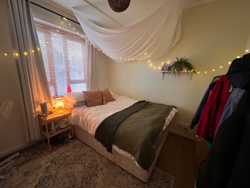 Room Burder Close in Greater London