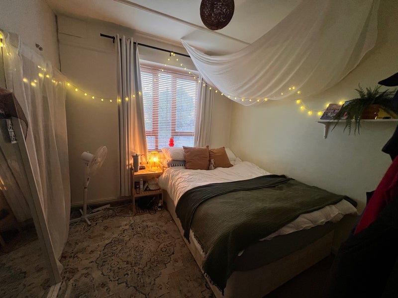 Room Burder Close in Greater London