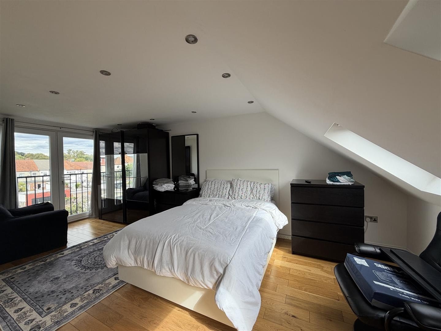 Room Meadowbank Road in Greater London