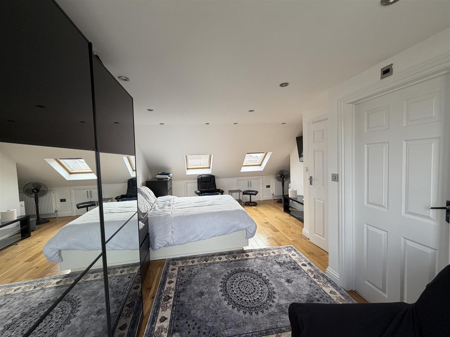 Room Meadowbank Road in Greater London