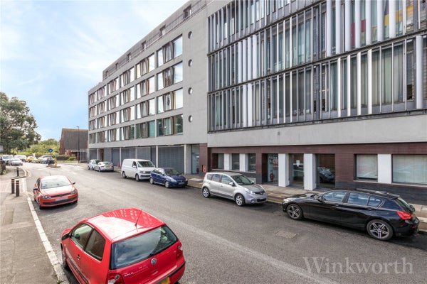 Flat Arklow Road in London
