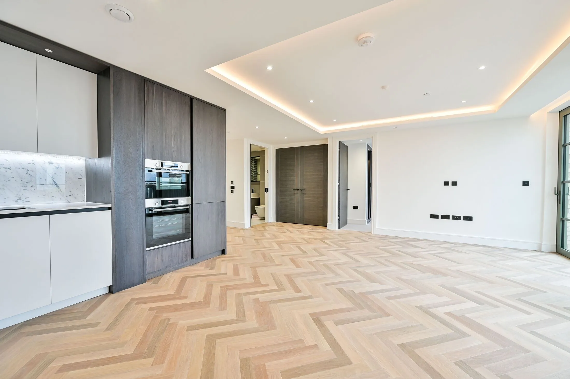 Flat Sturge Street in Greater London