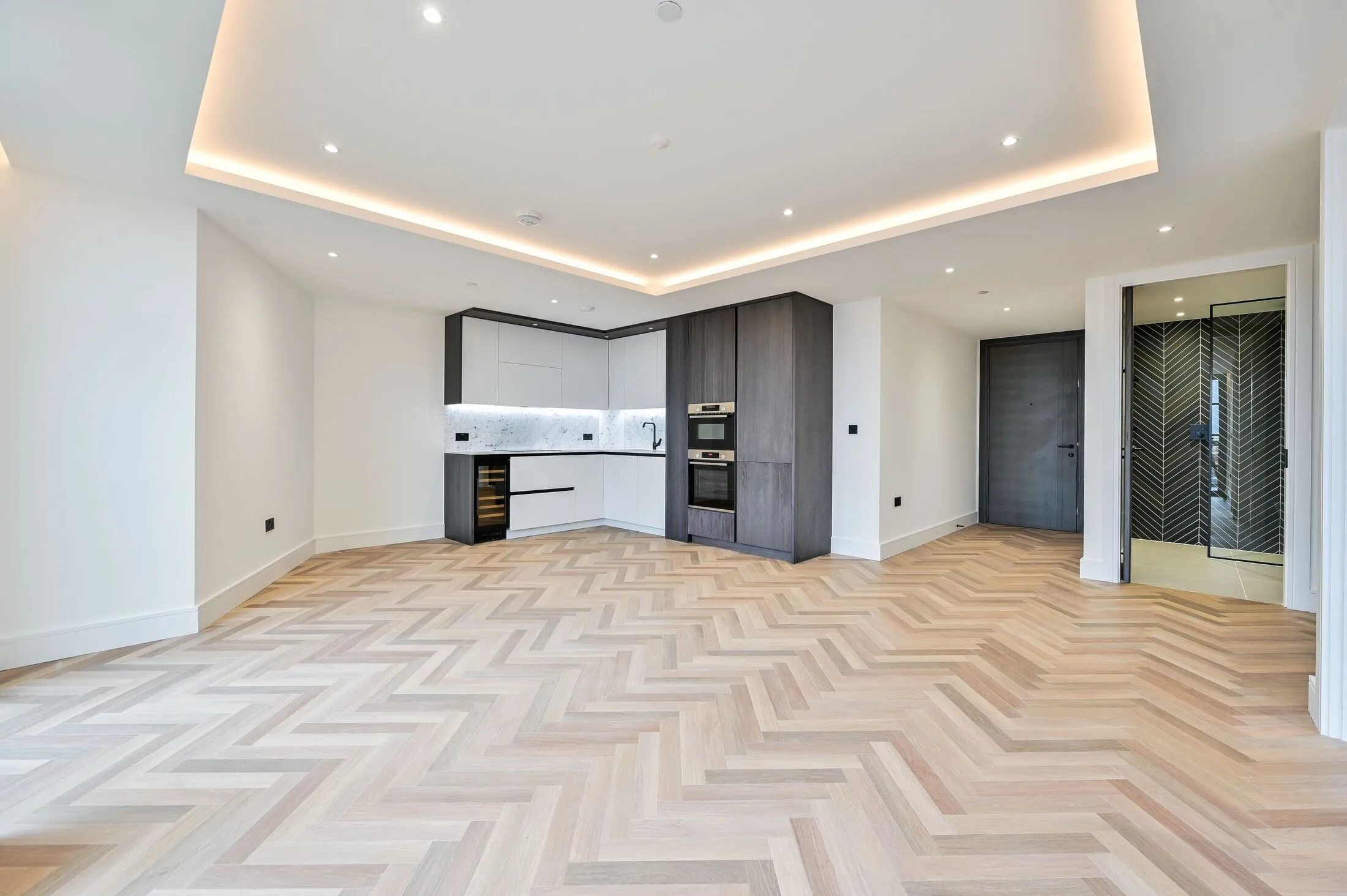 Flat Sturge Street in Greater London