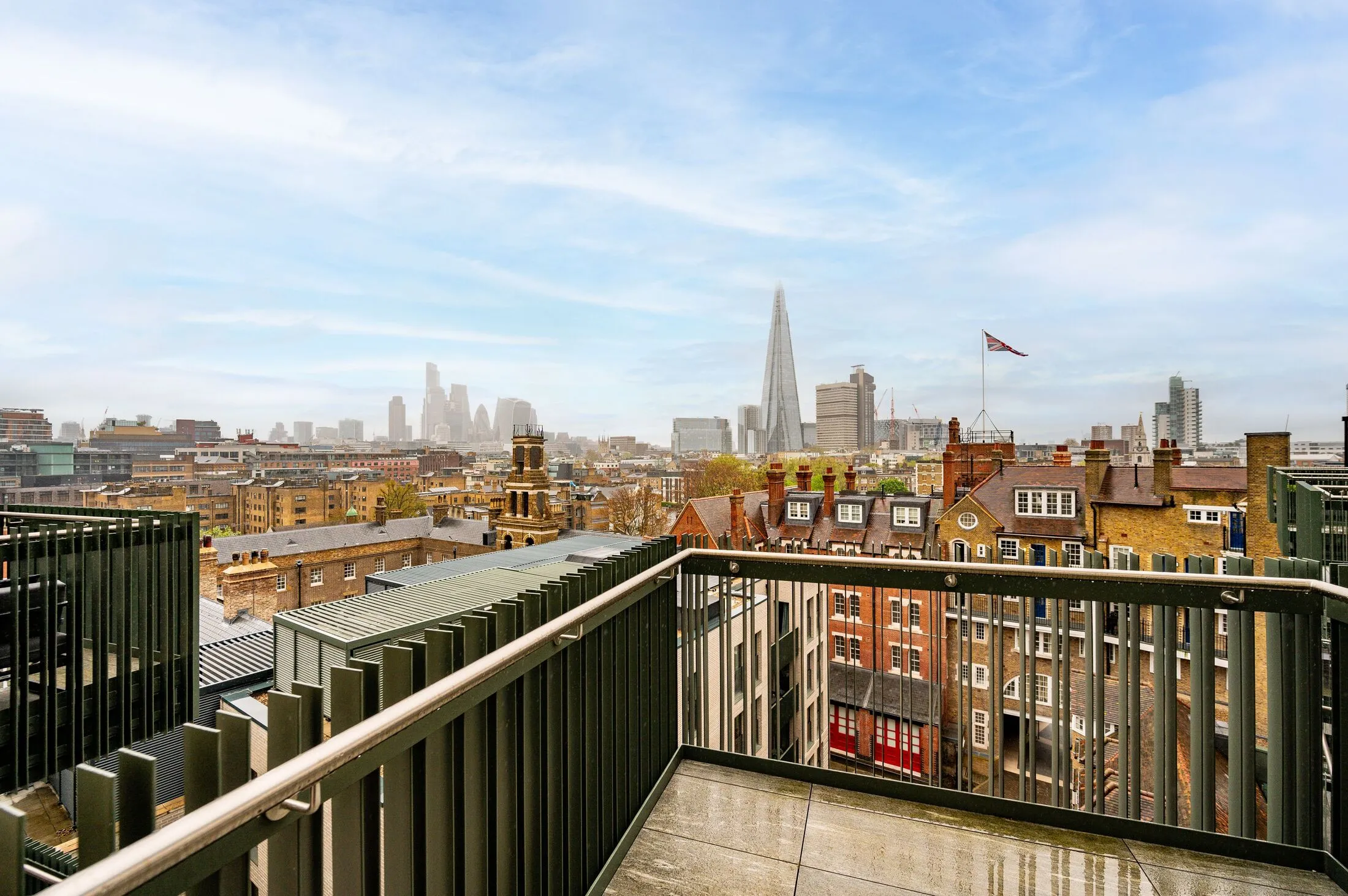 Flat Sturge Street in Greater London