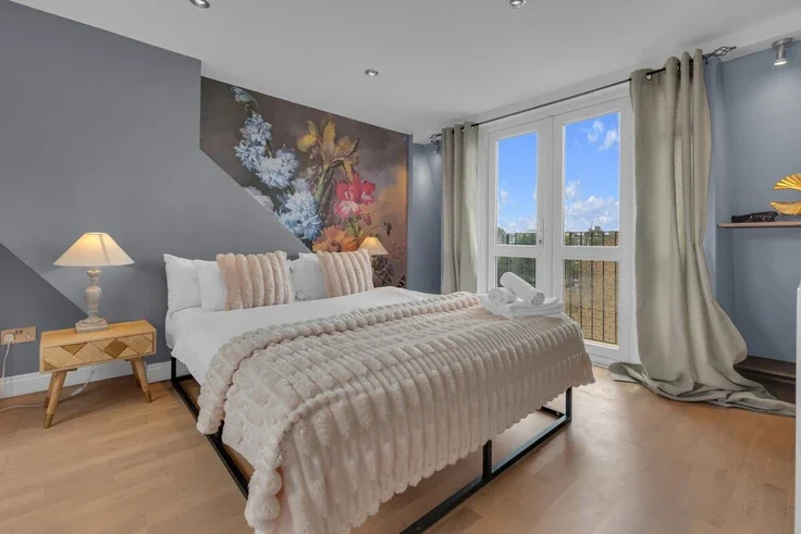 Flat Lena Gardens in Greater London