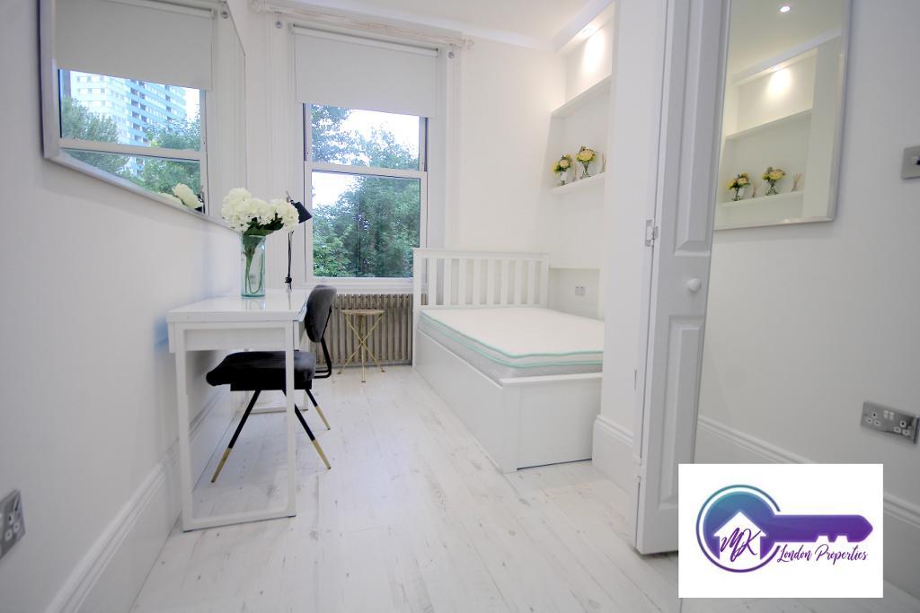 Room Mortimer Crescent in Greater London