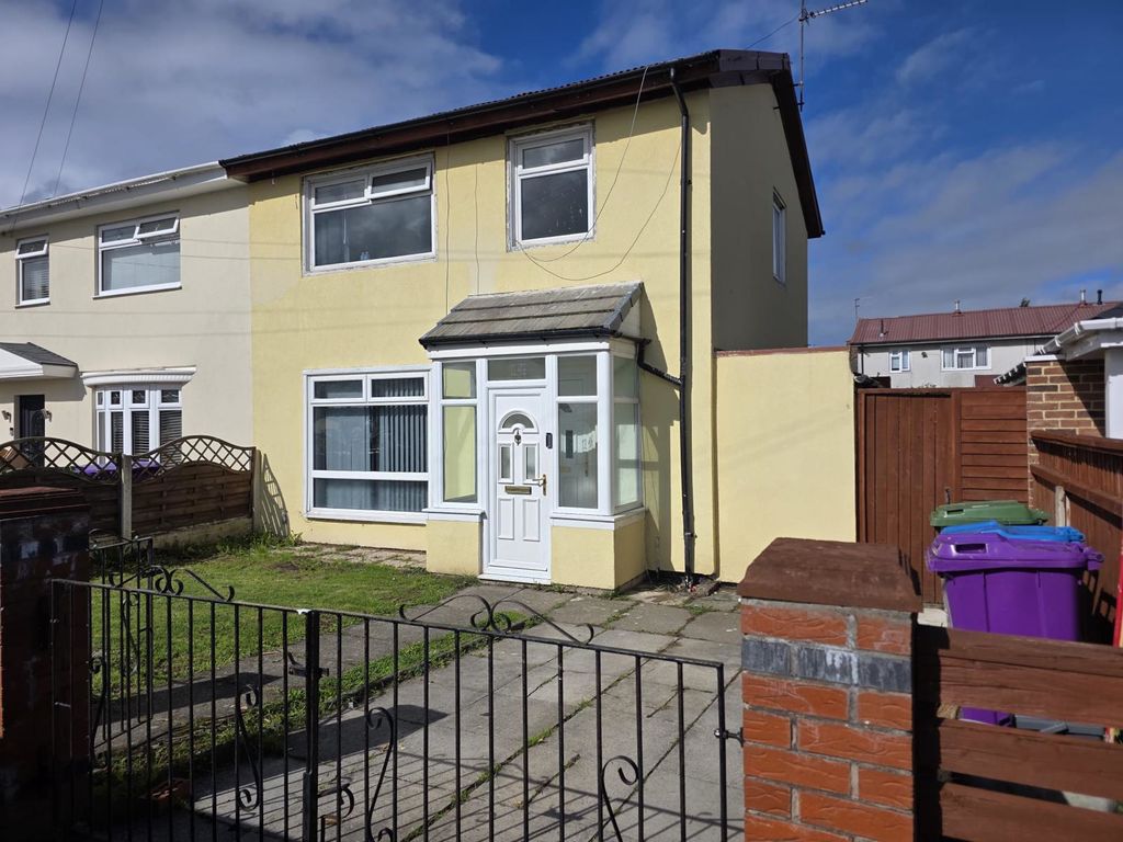 Flat Altfield Road in Liverpool