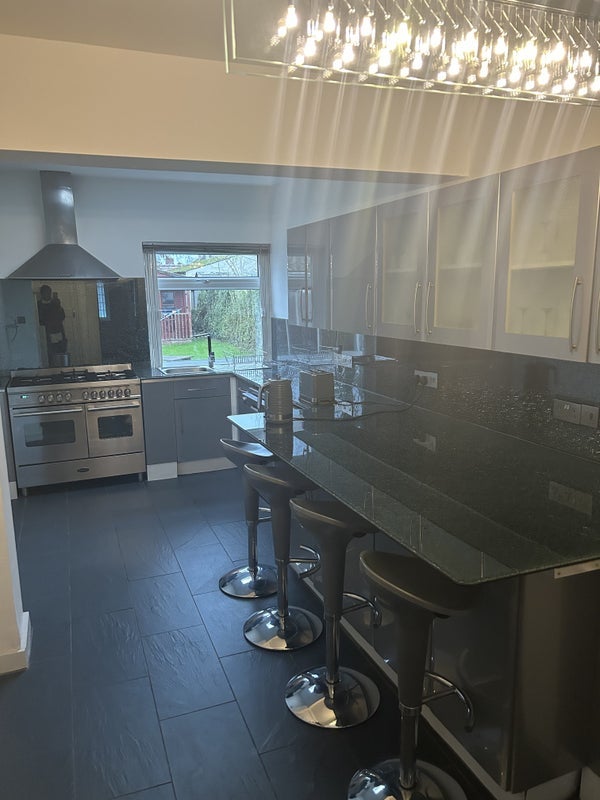 Room Neeld Crescent in Greater London