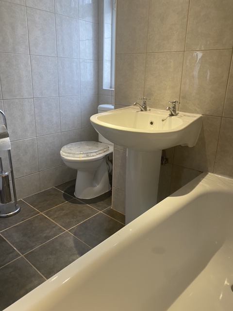 Room Neeld Crescent in Greater London