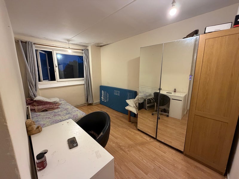Room Whitlock Drive in Greater London