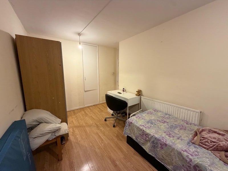 Room Whitlock Drive in Greater London