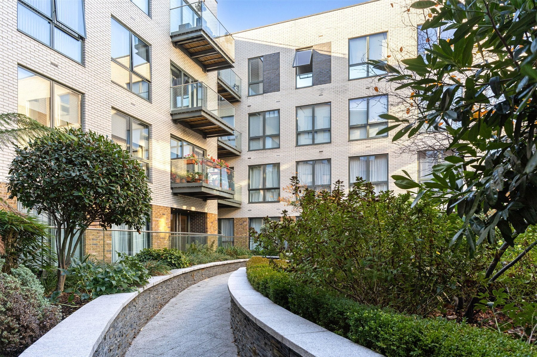 Flat Twickenham Junction Rough in Greater London