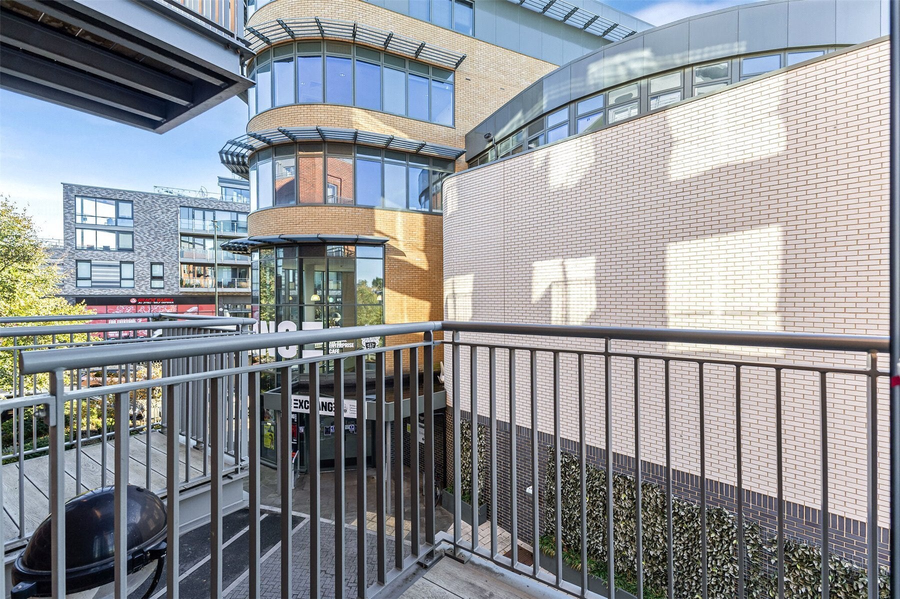 Flat Twickenham Junction Rough in Greater London