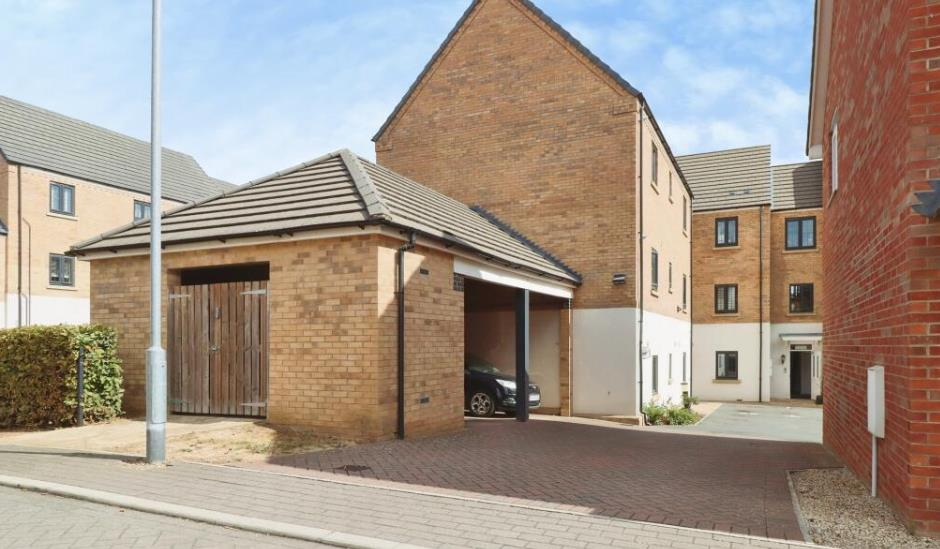 Flat Carnoustie Drive in Corby