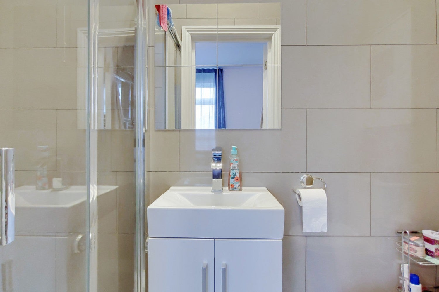 Room Greyhound Lane in Greater London