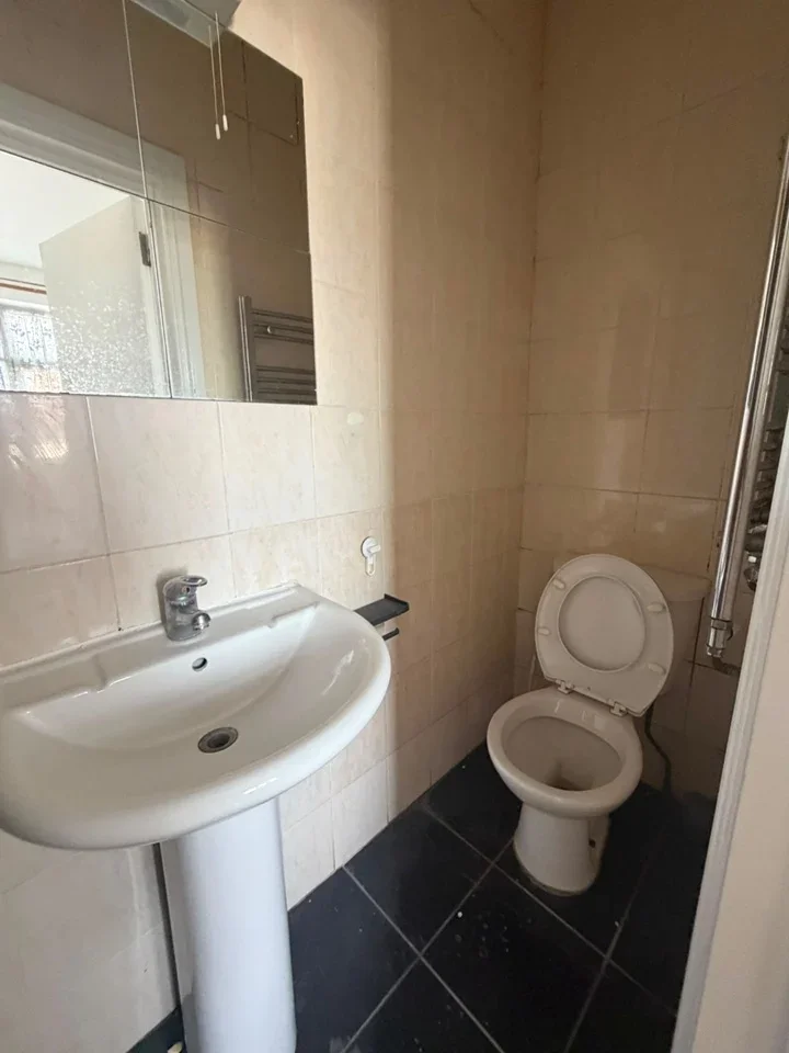 Flat Derley Road in Greater London