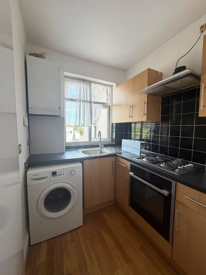 Flat Derley Road in Greater London