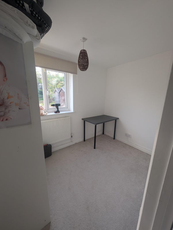 Room Rotherwood Avenue in Rotherham