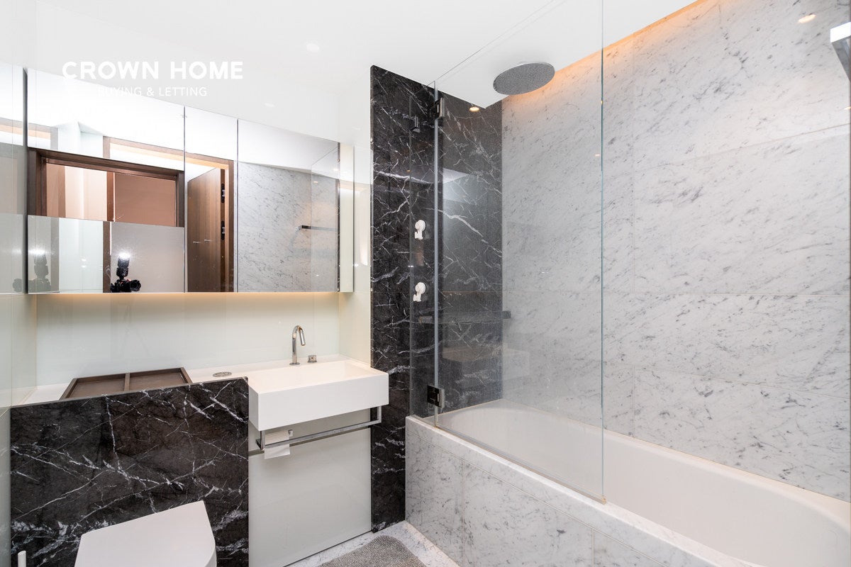 Flat Southbank in Greater London