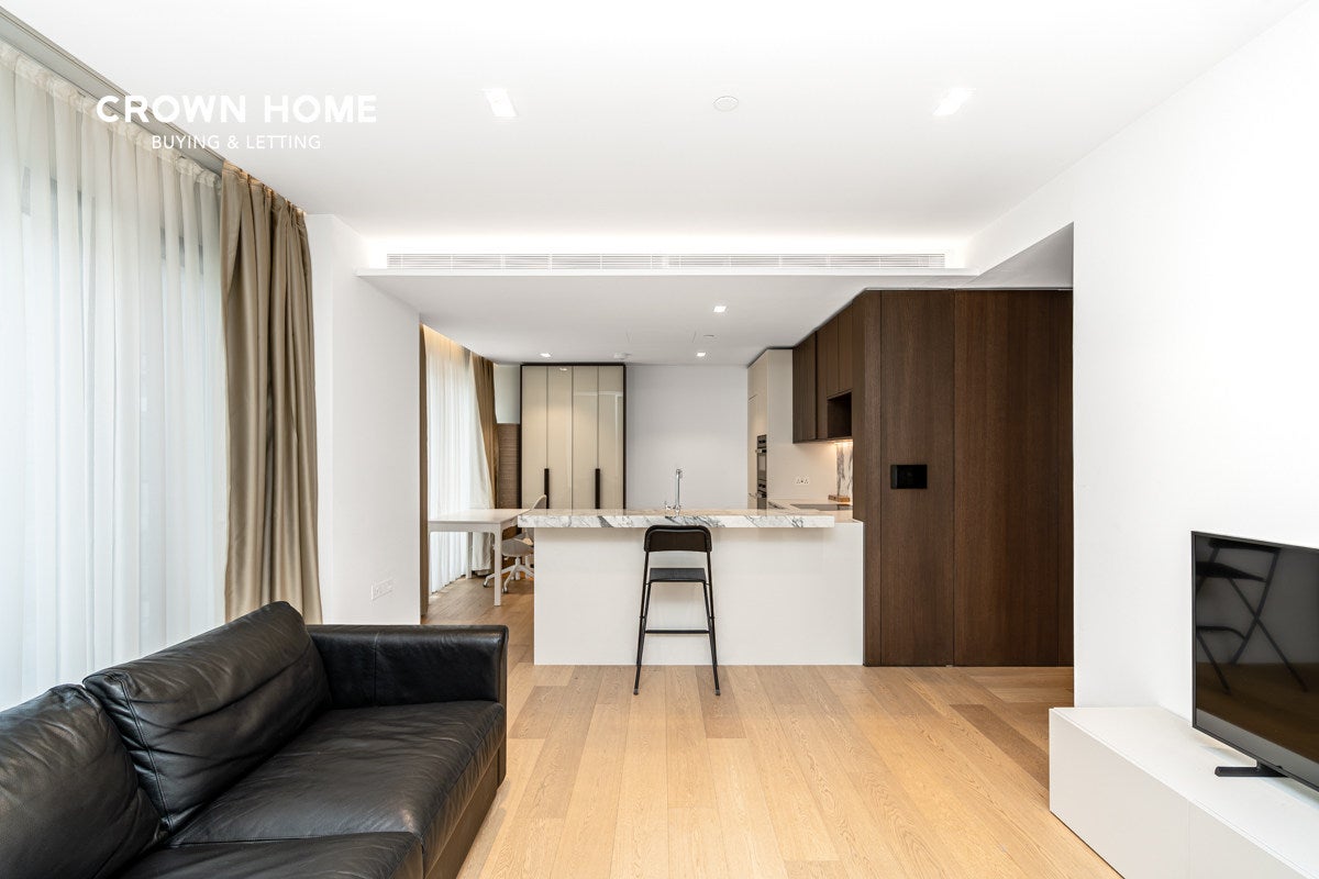 Flat Southbank in Greater London