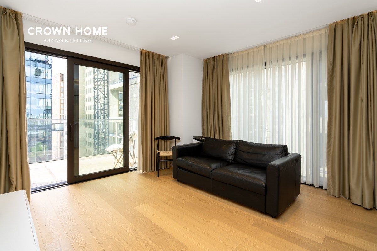 Flat Southbank in Greater London