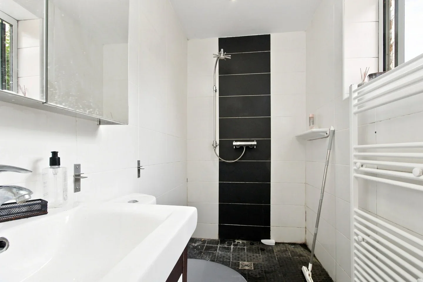 Flat Strayfield Road in Greater London