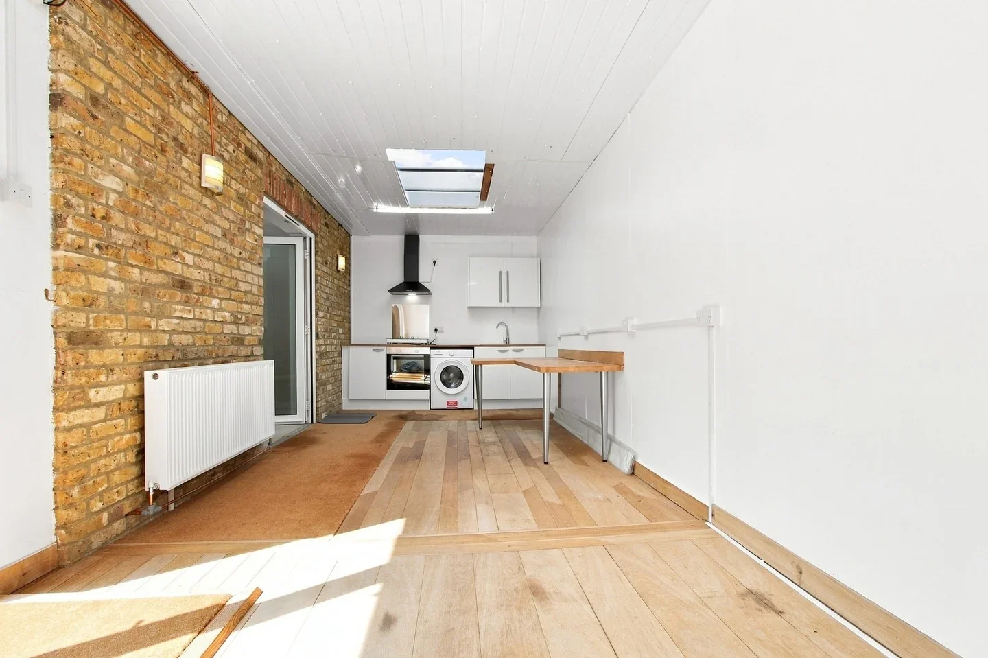 Flat Strayfield Road in Greater London