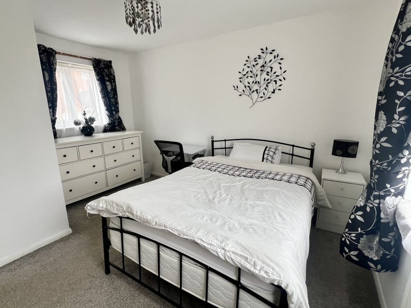 Room Raynville Gardens in Leeds