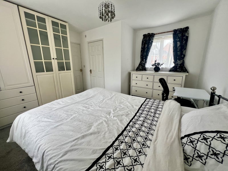 Room Raynville Gardens in Leeds