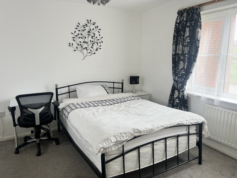 Room Raynville Gardens in Leeds